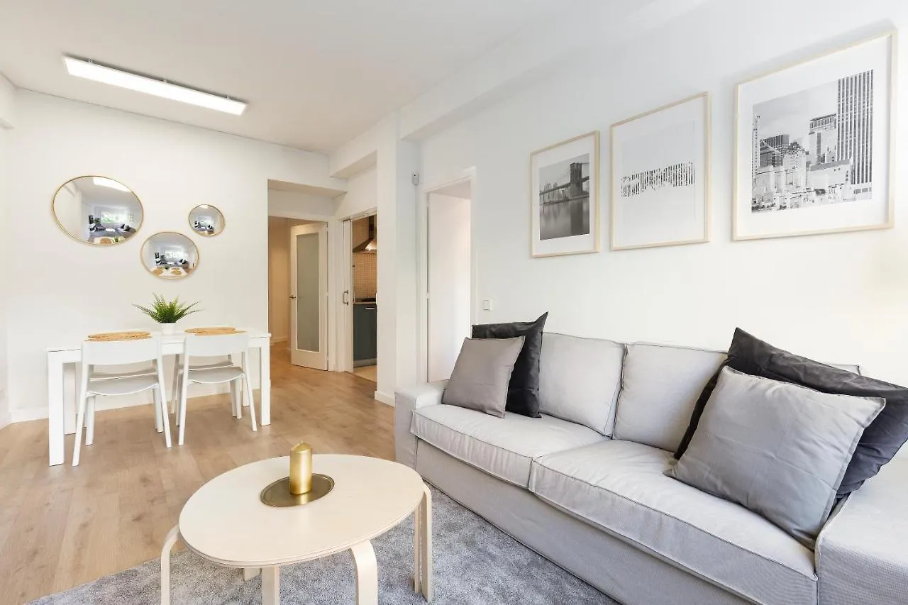 Lägenhet Suites Barcelona Park Gueell